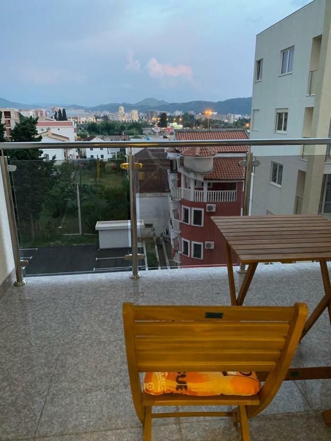 Luda Kuca Apartment Bar Bagian luar foto